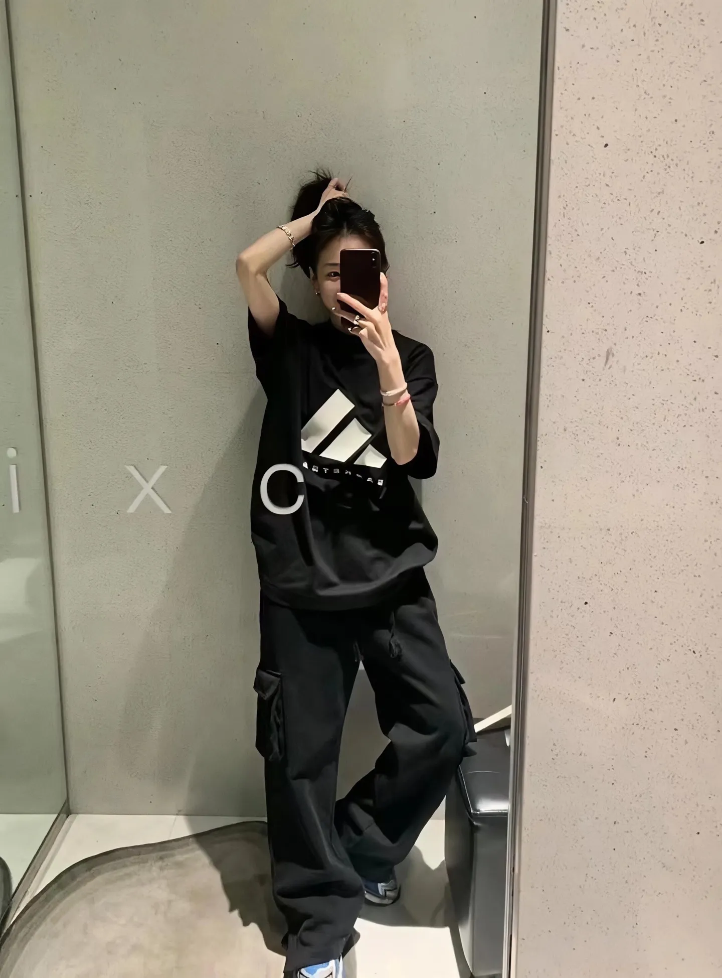 ：KK 10 Originals × T Same Style ： 1.320g ，100% ， ， ， 。 2. ， ， ， ， ！ 3. ， ， ， 。 4. ， Breathable ， Quality 。 ： ， 。 “Daily Log : Relarda” ，“goodday Hows your weather?” ， 。 ， ， 。 ：Black、White Size ：S-XL